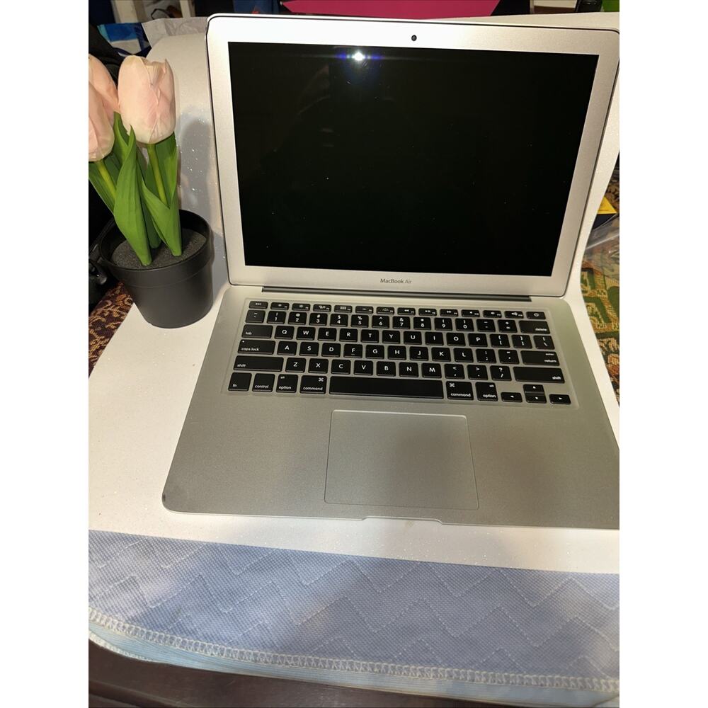 Apple MacBook Air - Core i5 13” (2015) 4GB 128GB Silver Intel HD Unlocked